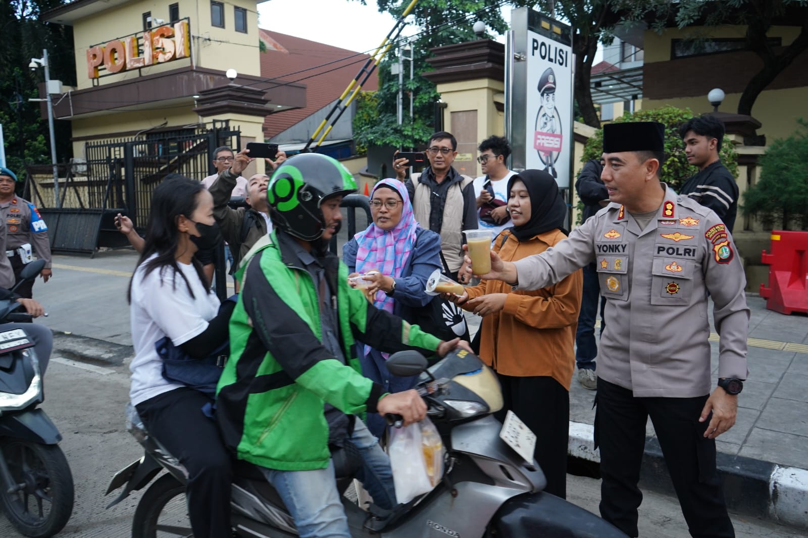 Polres Metro Jakarta Utara dan Insan Pers Berbagi Takjil, Perkuat Sinergi di Bulan Ramadhan