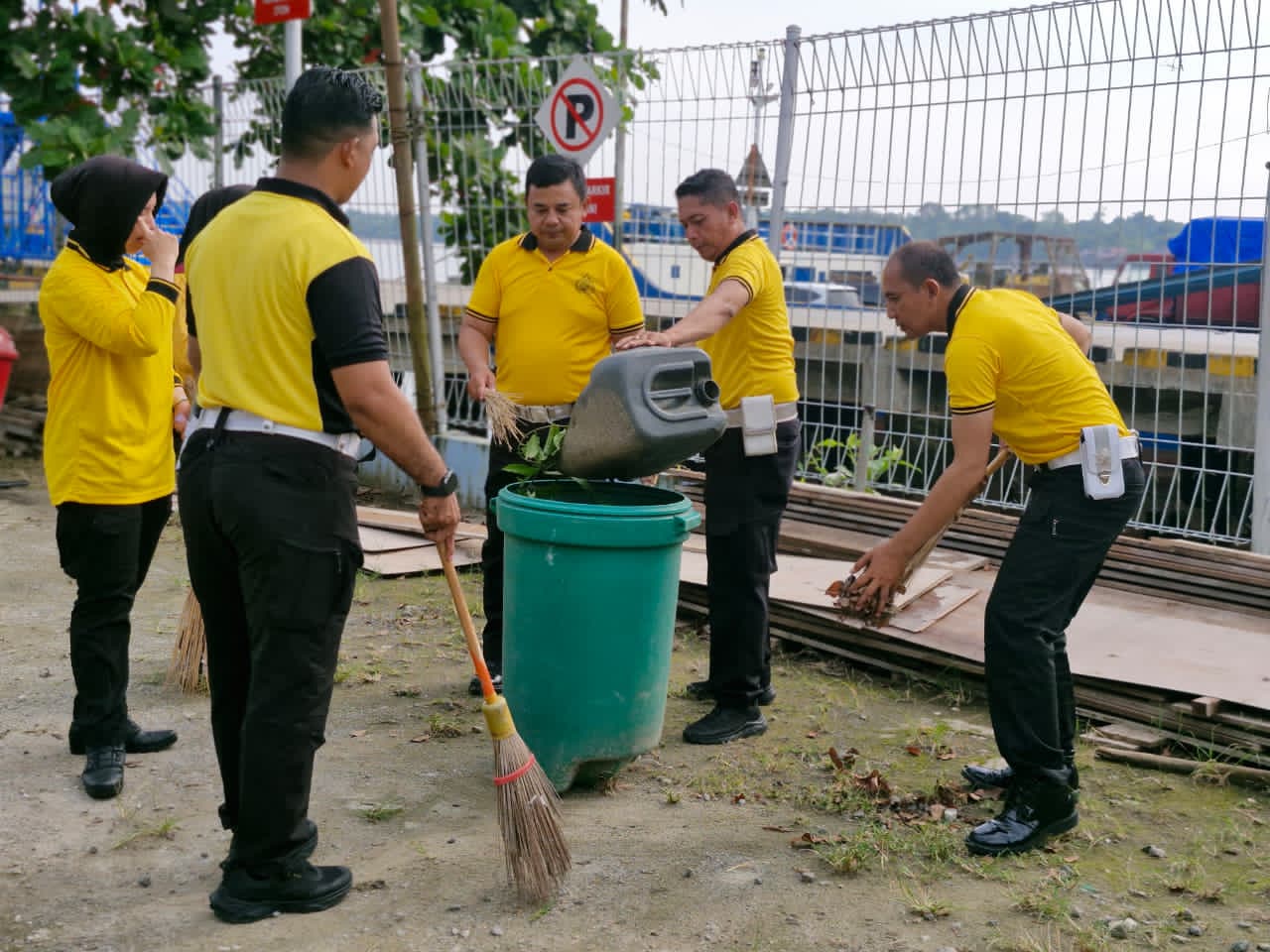 Polres Kotim Gelar Korve di Pelabuhan Kapal Penumpang, Wujudkan Indonesia Asri