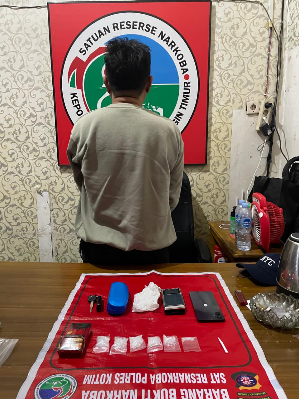 Pengedar Sabu Diamankan Satresnarkoba Polres Kotim Saat Berada di Indomaret Baamang Tengah Dengan BB 22, 72 Gram.