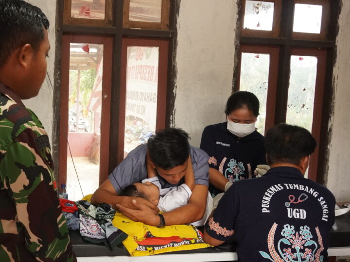 Satgas TMMD Reguler ke-127 Gelar Sunat Masal Di Kantor Kelurahan Tri Buana