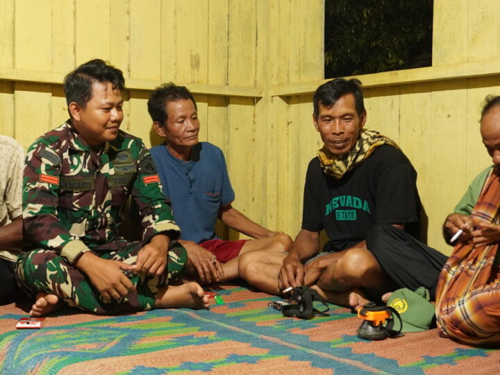 Anggota Satgas TMMD Reg Ke-127 Kodim 1015/Sampit Ikut Melaksanakan Ronda