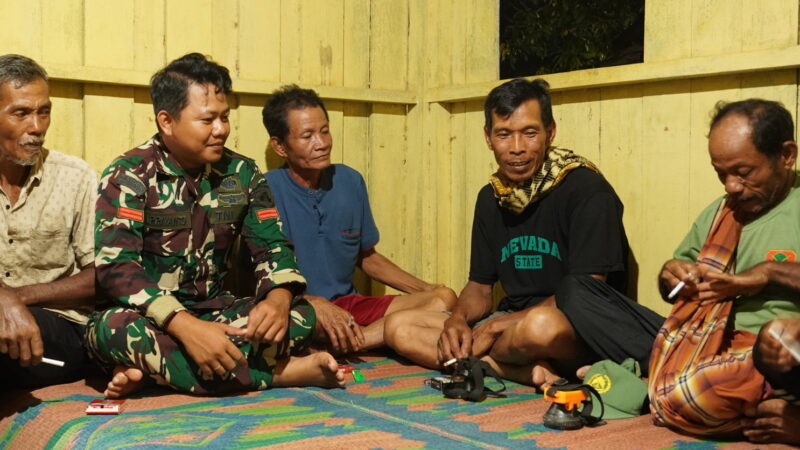 Anggota Satgas TMMD Reg Ke-127 Kodim 1015/Sampit Ikut Melaksanakan Ronda