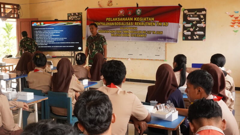 Semangat Bela Negara Satgas TMMD Reguler ke-127 Kodim 1015/Sampit Gelar Sosialisasi Rekrutmen TNI-AD