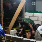 Satgas TMMD Reguler ke-127 Lembur Bangun MCK Dan Tempat Wudhu Di Mushola Mudalil Muttakin