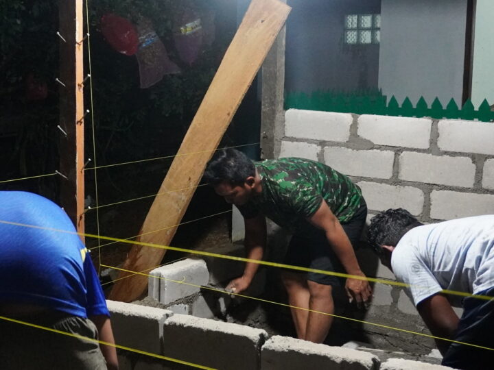 Satgas TMMD Reguler ke-127 Lembur Bangun MCK Dan Tempat Wudhu Di Mushola Mudalil Muttakin