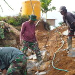 Tak Kenal Lelah, Meski Hari Libur Satgas TMMD Tetap Semangat Bekerja.