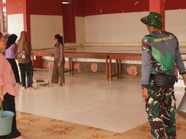 Anggota Satgas TMMD Reguler ke-127 Melaksanakan Penyiapan Tempat Kegiatan Sunat Massal