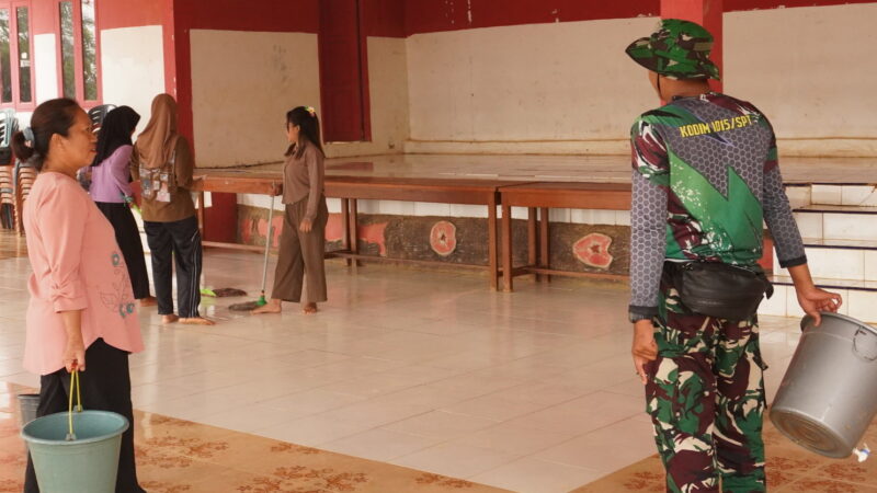 Anggota Satgas TMMD Reguler ke-127 Melaksanakan Penyiapan Tempat Kegiatan Sunat Massal