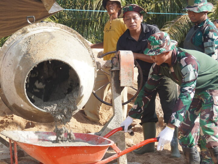 Antusias Warga Dalam Membantu Pengerjaan Sasaran Fisik Satgas TMMD ke 127 Kodim 1015/Sampit