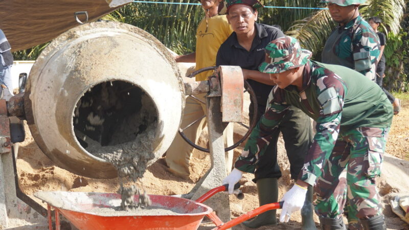 Antusias Warga Dalam Membantu Pengerjaan Sasaran Fisik Satgas TMMD ke 127 Kodim 1015/Sampit