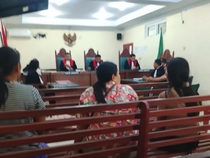 Sidang ”Korban Maling Jadi Tersangka Ditunda” Majelis Hakim Tidak Hadir.