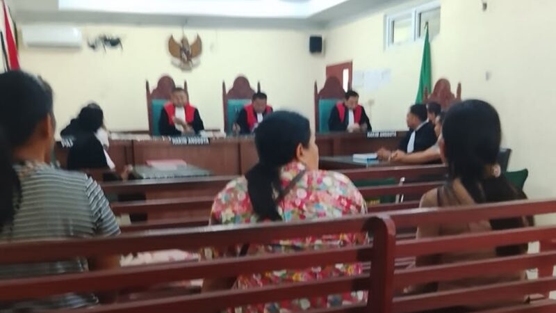 Sidang ”Korban Maling Jadi Tersangka Ditunda” Majelis Hakim Tidak Hadir.