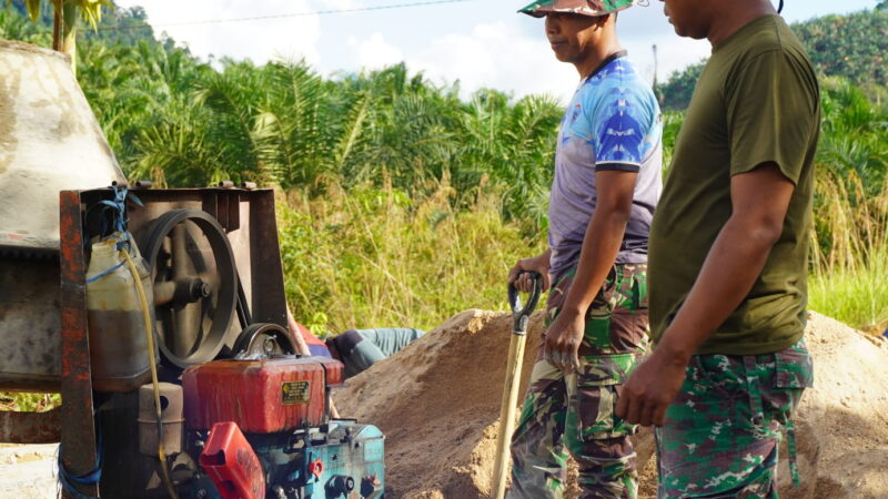 Deru Mesin Molen Jadi Temen Setia Anggota Satgas TMMD Reguler ke-127
