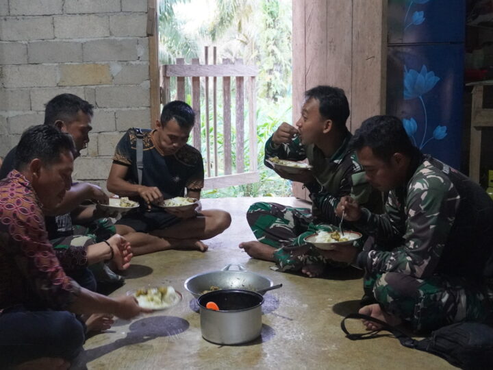 Satgas TMMD Reguler ke-127 Kodim 1015/Sampit Buka Bersama Orang Tua Asuhnya