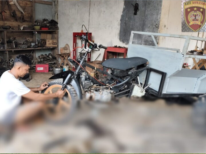 Supriyanto Kades Beringin Tunggal Jaya Kecamatan Parenggean Kabupaten Kotawaringin Timur   Sekaligus Pengusaha Bengkel Yang Kreatif