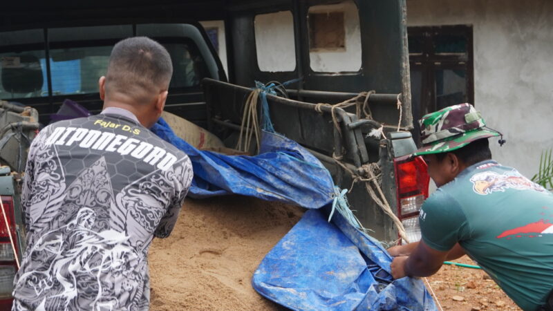 Percepat Pembangunan MCK, Satgas TMMD Reguler ke-127 Kodim 1015/Sampit Luncurkan Material di Titik Sasaran