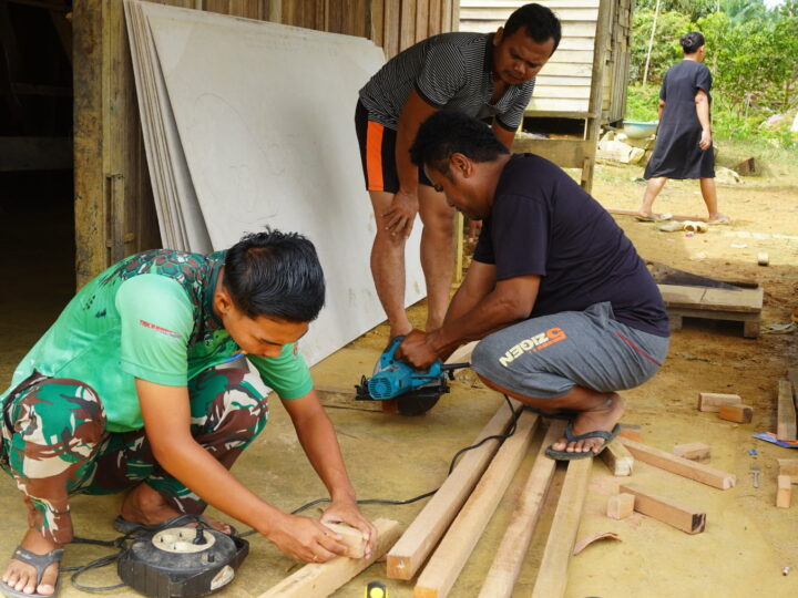 Satgas TMMD Reguler ke-127 Kodim 1015/Sampit Tetap Semangat Kerjakan RTLH Meski Hari Libur