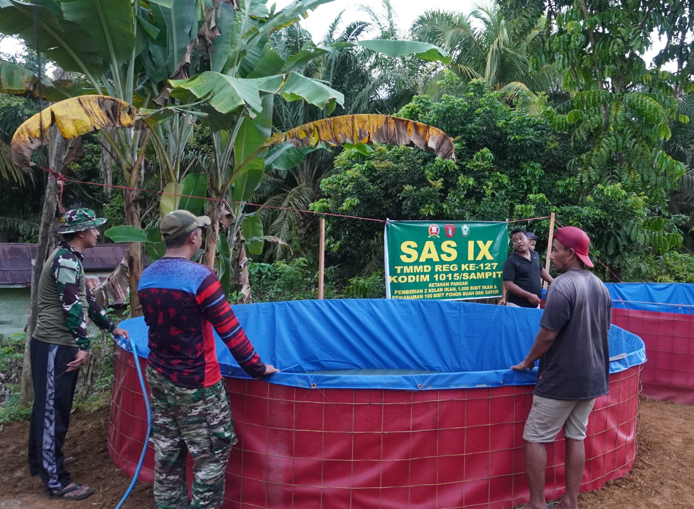 Dukung Program Ketahanan Pangan, Satgas TMMD Reguler ke-127 Buat Kolam Ikan