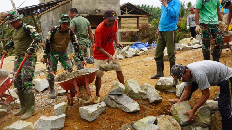 Puasa Bukan Penghalang, Satgas TMMD Ke 127 Kodim 1015/Sampit Tetap Semangat