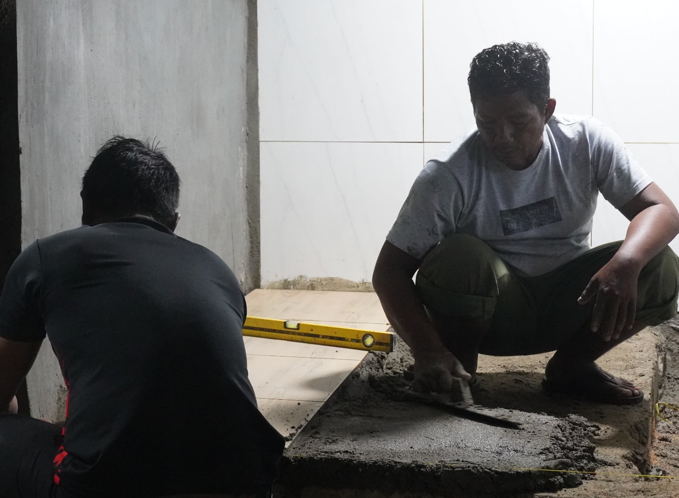 Tak Kenal Lelah, Pengerjaan MCK dan Tempat Wudhu Terus Dikebut Satgas TMMD Ke 127