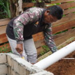 Satgas TMMD Reguler ke-127 Kodim 1015/Sampit Pasang Saluran Septic Tank