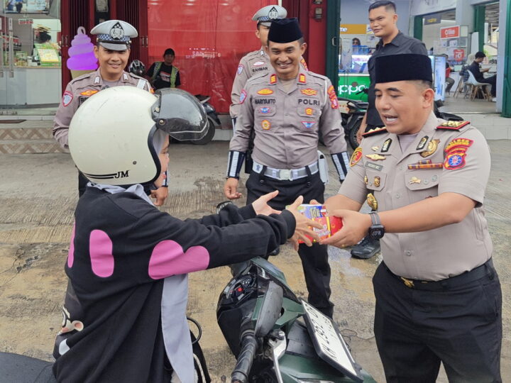 Menyemarakan Bulan Suci Ramadhan 1447 H/ 2026M Kapolres Kotim Berbagi Takzil