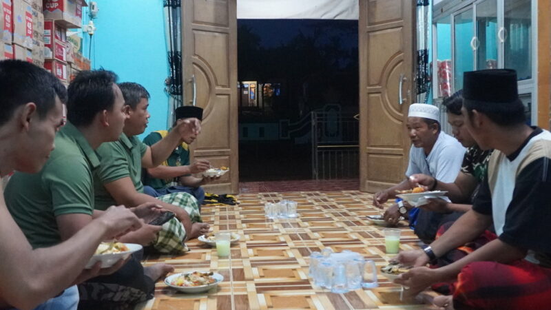Satgas TMMD Reguler ke-127 Kodim 1015/Sampit Pererat Kebersamaan Lewat Buka Puasa Bersama