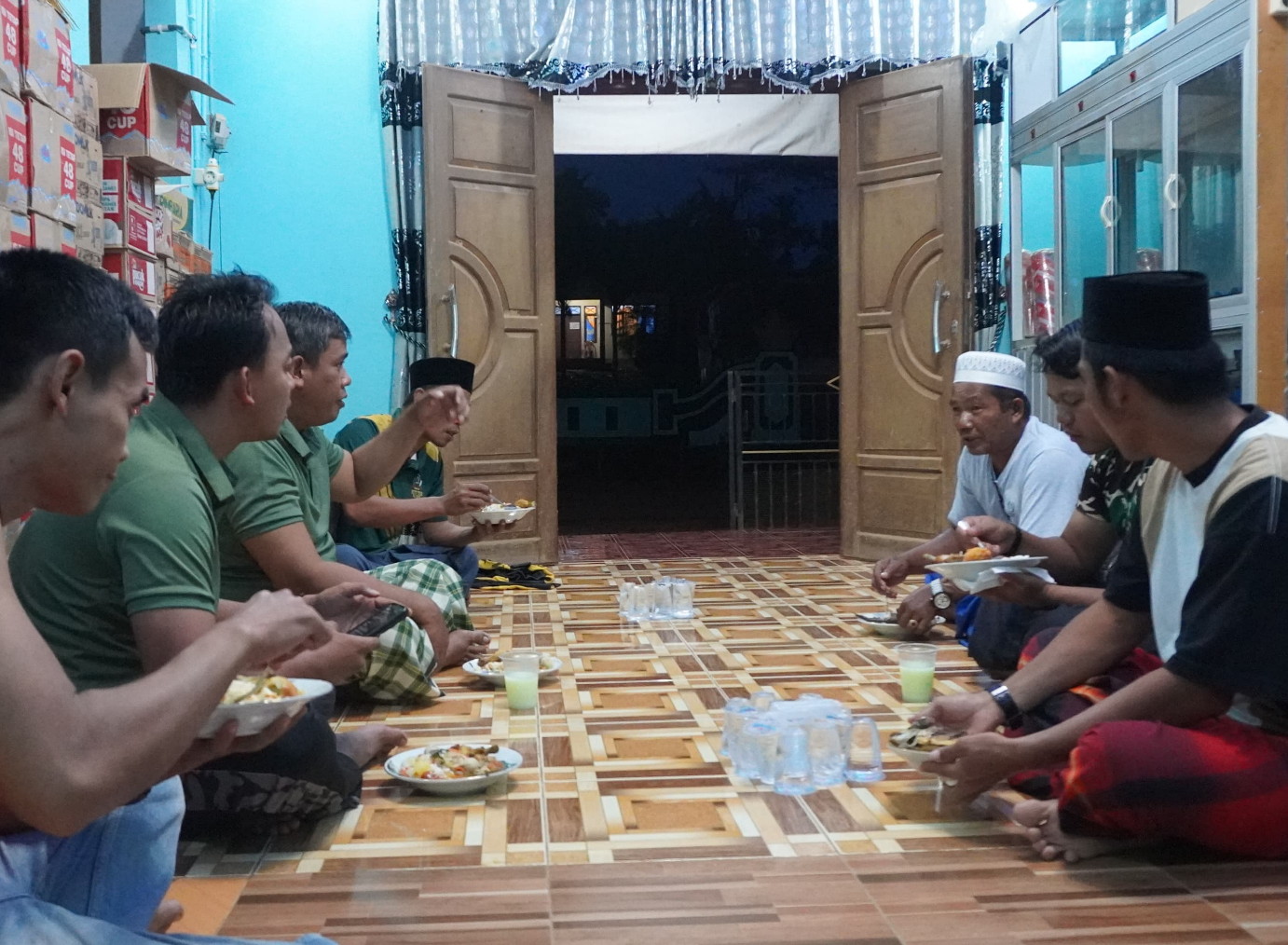 Satgas TMMD Reguler ke-127 Kodim 1015/Sampit Pererat Kebersamaan Lewat Buka Puasa Bersama