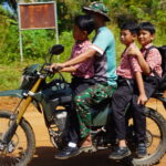 Wujud Kepedulian Kepada Generasi Penerus Bangsa, Satgas TMMD 127 Antar Jemput Anak Sekolah.
