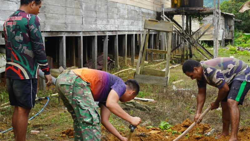 Satgas TMMD Reguler ke-127 Kodim 1015/Sampit Gali Tanah Untuk Pembuatan Septic Tank MCK Sekolahan