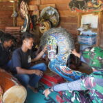 Satgas TMMD Reg Ke-127 Kodim 1015/Spt Komsos dengan Pemilik Seni Jaranan