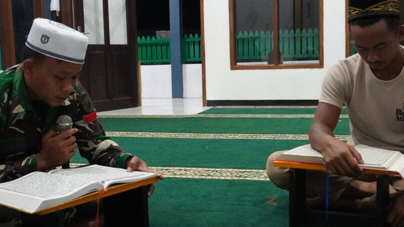 Hangatnya Ramadhan, Satgas TMMD Reguler ke-127 Tadarus Al-Qur’an Bersama Warga Mushola Mudalil Muttakin