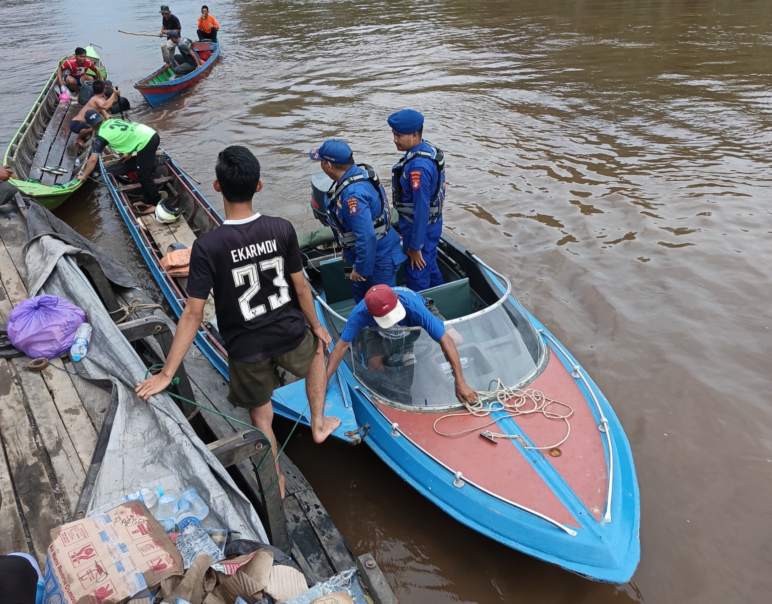 Perahu Taksi Sayur Tenggelam Disungai Seberang Desa Kampung Tengah Kecamatan Katingan Kuala