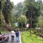 UPT PJJ Pacitan Gerak Cepat Kerahkan Dua Alat Berat Loader Guna Tangani Material Longsoran di 11 Titik Ruas Jalan Pacitan-Ponorogo.