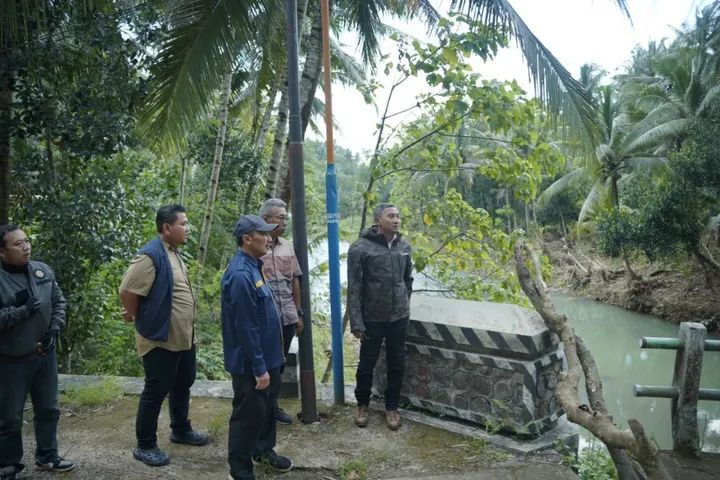 2 Jembatan Rusak Dampak Banjir, Bupati Pacitan Indrata Nur Bayuaji Berharap Kedua Infrastruktur Tersebut Segera Diperbaiki