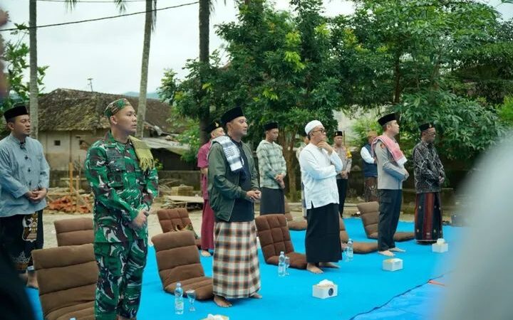Bupati Pacitan Indrata Nur Bayuaji  Berbuka Puasa Bersama Dengan Ratusan Santri “Naun” di Pondok Pesantren Tremas