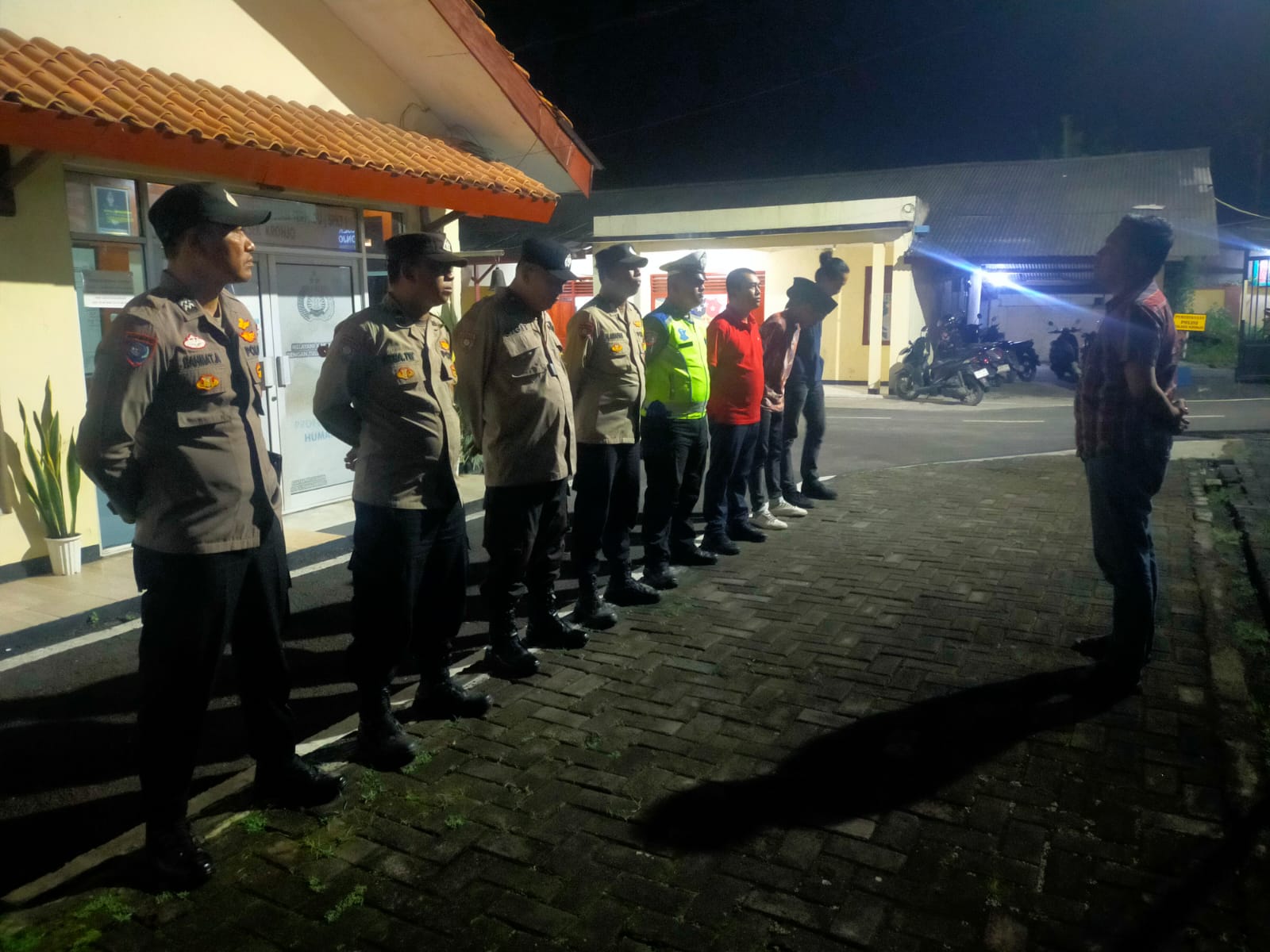 Polsek Kronjo Gelar Apel Malam dan Ops Cipkon, Antisipasi Tawuran dan Geng Motor