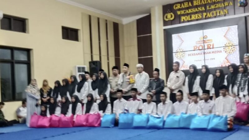 Santuni Anak Yatim Dalam Acara Buka Puasa Bersama dan Perkuat Kemitraan Strategis Antara Polres Pacitan Dengan Awak Media.
