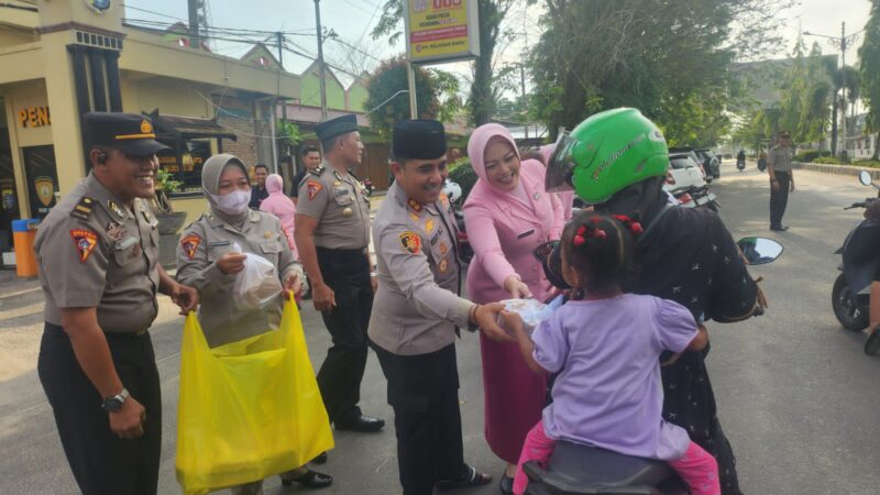 Menyemarakkan Bulan Suci Ramadhan 1447 H/ 2026M Polres Kotim Berbagi Takzil.
