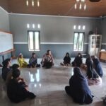 POLSEK KUMAI SOSIALISASI BAHAYA BULLYING DAN TERTIB BERLALU LINTAS DI SMP lT CENDIKIA