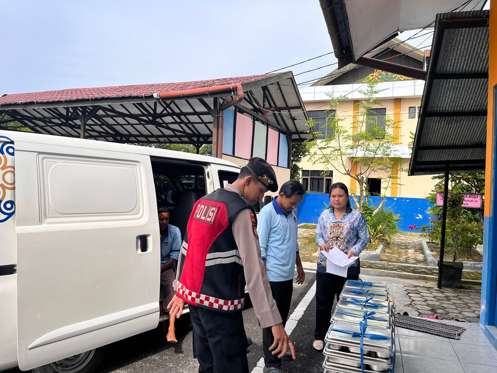 Dukung Program Nasional, Satsamapta Polresta Palangka Raya Amankan Distribusi MBG ke Sekolah