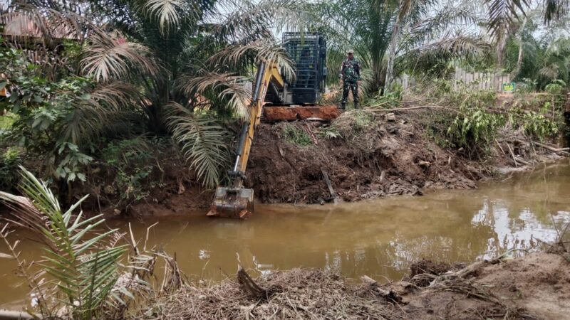 Normalisasi sungai, Satgas TMMD Kerahkan Alat Berat.