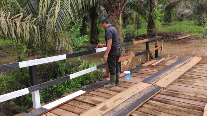Finishing Jembatan TMMD Ke 127 Kodim 1015/Sampit, Satgas Dan Warga Percepat Akses Mobilitas