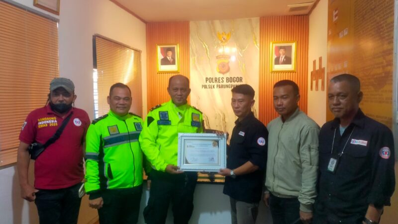 Kapolsek Parung Panjang Terima Piagam Penghargaan dari FWJI Korwil Bogor Raya