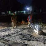 TIM SATGAS BINA MARGA PUPR KOBAR PERBAIKI JALAN
