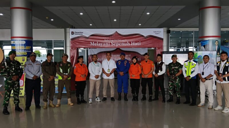 Amankan Arus Mudik Lebaran, Anggota Kodim 1016/Palangka Raya Jaga Bandara Tjilik Riwut