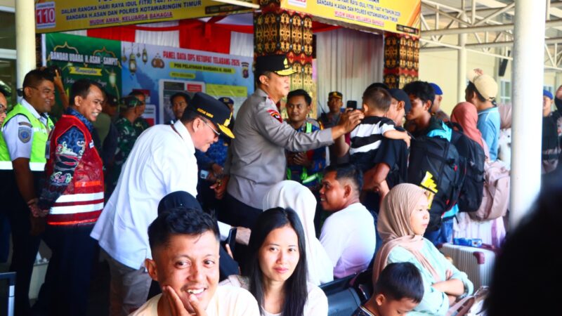Kapolda Kalteng Tinjau Pos Pelayanan Bandara H Asan Sampit, Pastikan Keamanan dan Kenyamanan Pemudik.