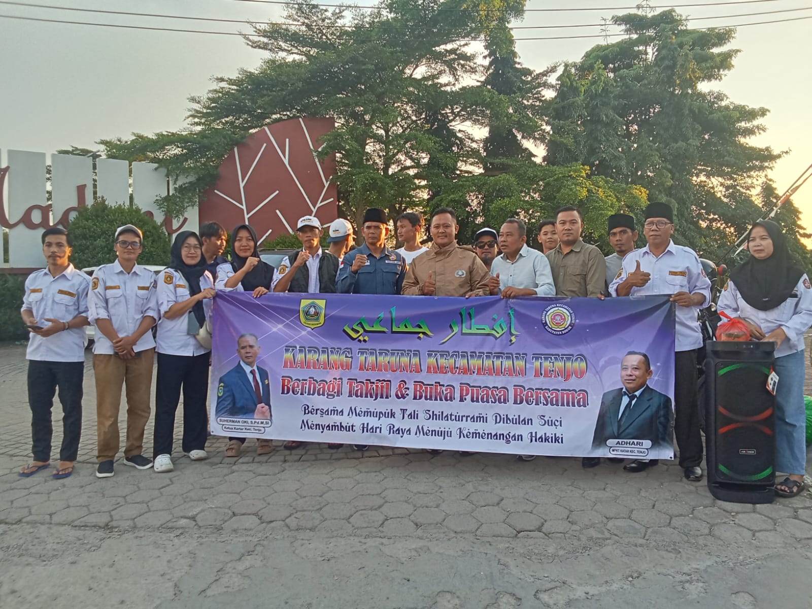 Ketua Karang Taruna Kecamatan Tenjo  Suherman Oki S.Pd.M.Si, Beserta Kapolsek Tenjo Gelar Acara Pembagian Takjil dan Buka Puasa Bersama