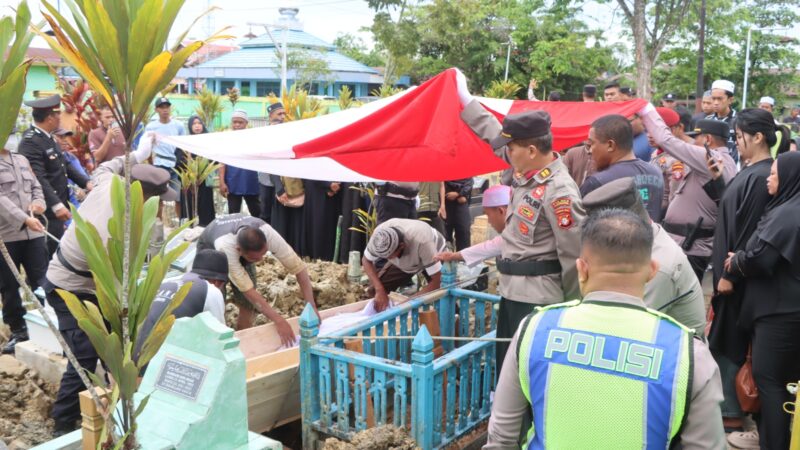 Polres Kotim Laksanakan Upacara Pemakaman Aiptu Ariswan