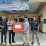 Perkuat Ketahanan Pangan, Kapolsek Parungpanjang Serahkan Bantuan Alat Tanam Jagung di Desa Pingku